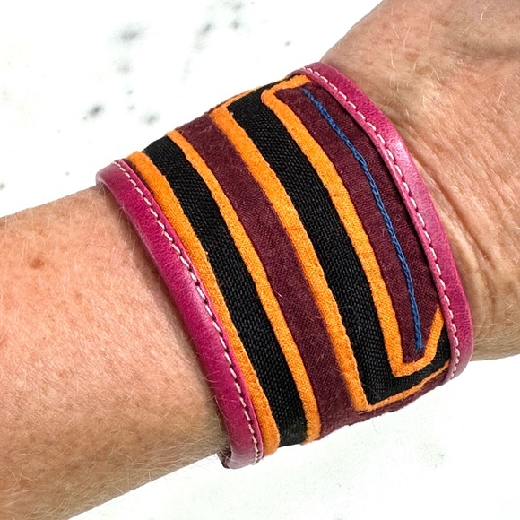 Arte Kuna Columbia snap on tapestry/leather cuff. Pop of color! - Picture 1 of 3